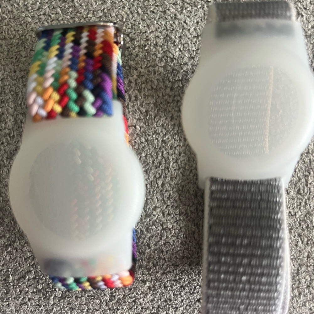 Apple Air Tag wrist bands …2 pack Multicolor and Gray Wearable